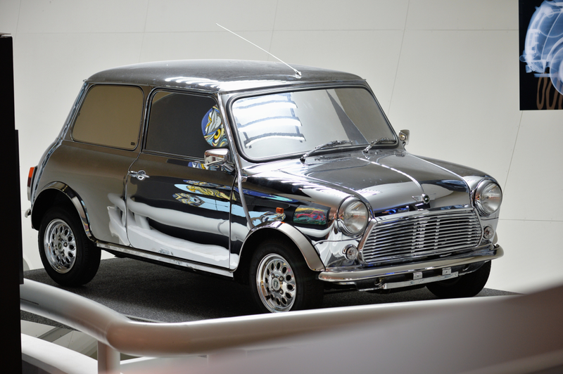 Illustration for article titled David Bowie's Hilarious Comments About His Mini Art Car
